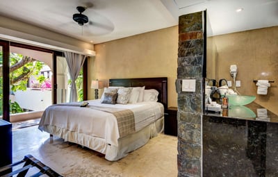 Luxury Villa Photo #27