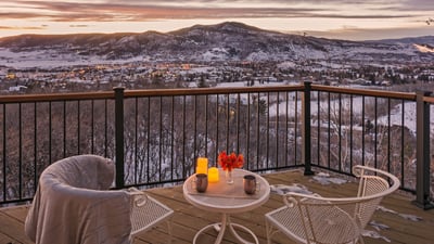 Glacier Lodge West - Deck view