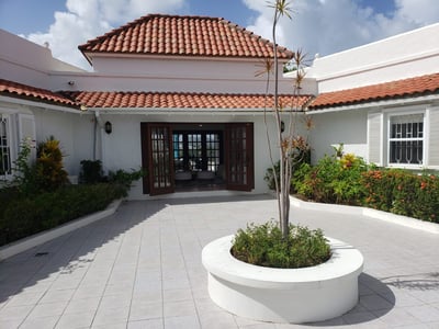 Luxury Villa Photo #3