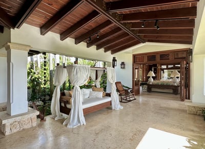Luxury Villa Photo #14
