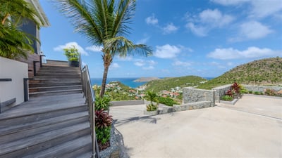 Luxury Villa Photo #3