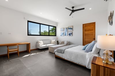 Guest House – Suite 6: King Bed, AC & Closet