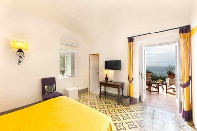 Luxury Villa Photo #32