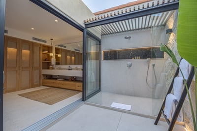 Luxury Villa Photo #64