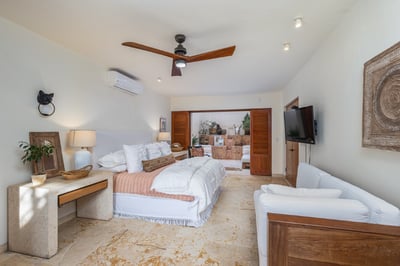 Luxury Villa Photo #50