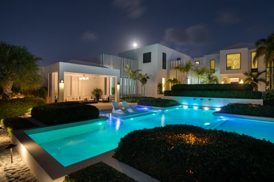 Luxury Villa Photo #25