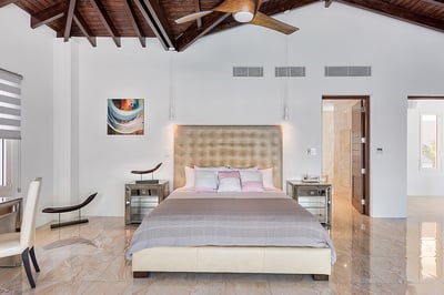 Luxury Villa Photo #28