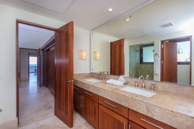 Luxury Villa Photo #32