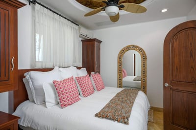 Luxury Villa Photo #33