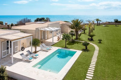 Luxury Villa Photo #4