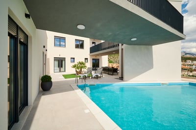 Luxury Villa Photo #3