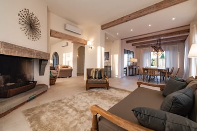 Luxury Villa Photo #23