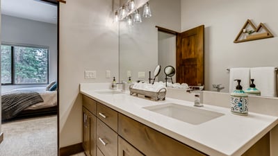 King Bedroom, Ensuite bathroom