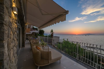 Luxury Villa Photo #13