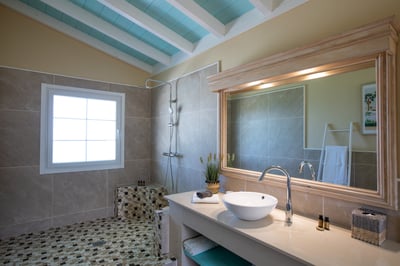 Luxury Villa Photo #43