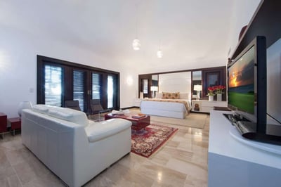 Luxury Villa Photo #25