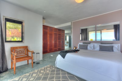 Luxury Villa Photo #28