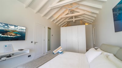 Luxury Villa Photo #32