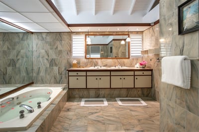 Luxury Villa Photo #35