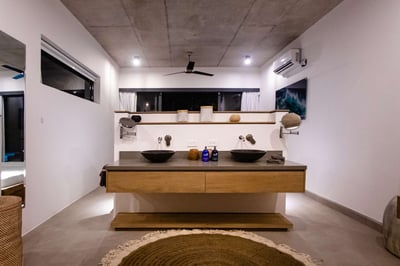 Luxury Villa Photo #15