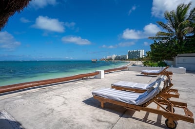 Luxury Villa Photo #12