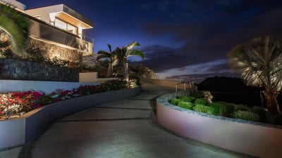 Luxury Villa Photo #6