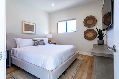 Guest bedroom 7 with smart TV