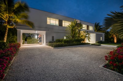Luxury Villa Photo #3