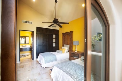 Luxury Villa Photo #28