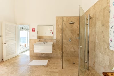 Luxury Villa Photo #36
