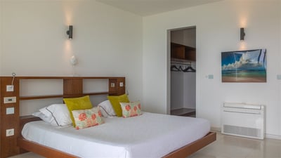 Luxury Villa Photo #24