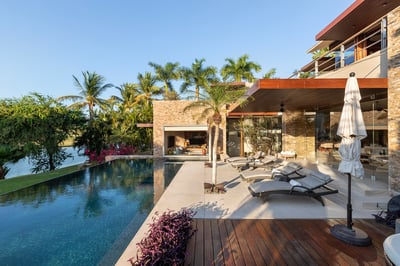 Luxury Villa Photo #5