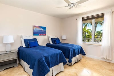 Luxury Villa Photo #16