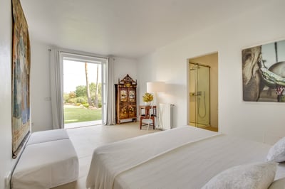 Luxury Villa Photo #29