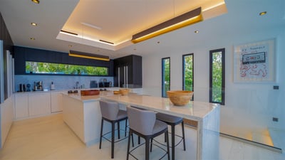 Luxury Villa Photo #25