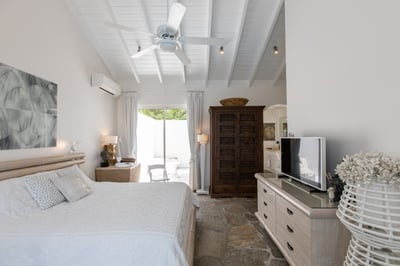 Luxury Villa Photo #40