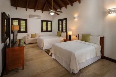 Luxury Villa Photo #12