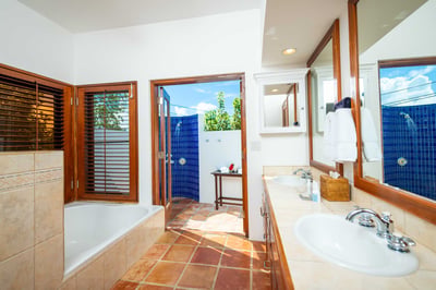 Luxury Villa Photo #15