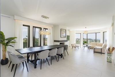 Luxury Villa Photo #9