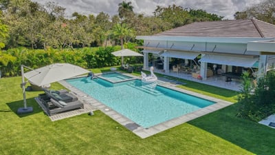 Luxury Villa Photo #3