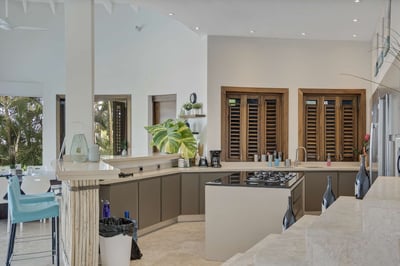Luxury Villa Photo #26