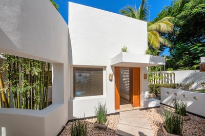 Luxury Villa Photo #17
