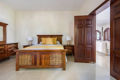 Luxury Villa Photo #38