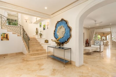 Luxury Villa Photo #18