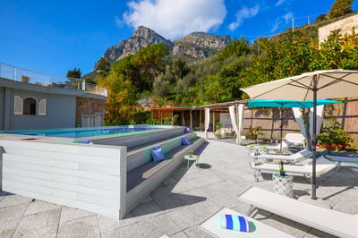 Luxury Villa Photo #3