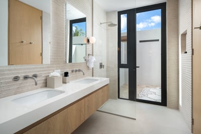 Luxury Villa Photo #49
