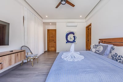 Luxury Villa Photo #40