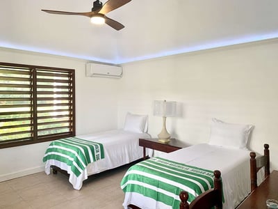 Luxury Villa Photo #14