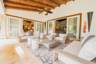 Luxury Villa Photo #16