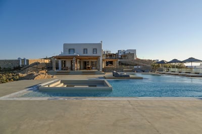 Luxury Villa Photo #6
